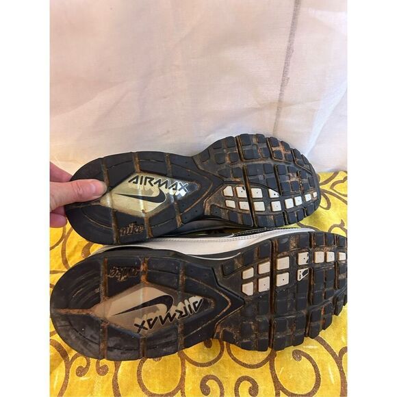 Nike AirMax mens sneakers 13 (3-14-07) scuffs, discoloration - Picture 4 of 6